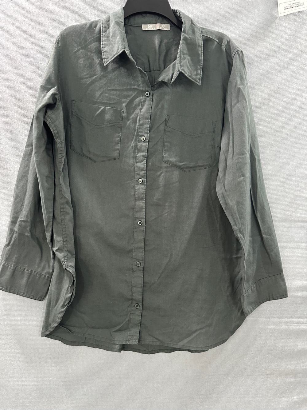 Lee Women's Button-Down Shirt in Olive Green